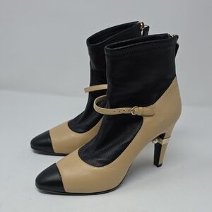 CHANEL Two-Tone Black and Cream Heels Size 37